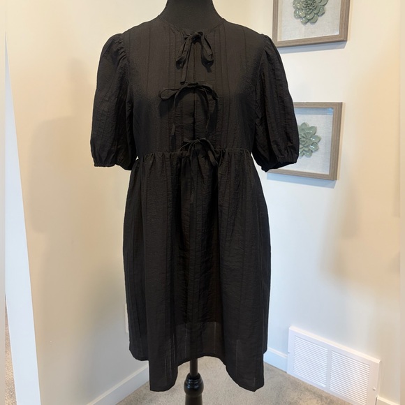 OAK + FORT Black Puff Sleeve Tie-Front Babydoll Mini Dress NWT! - Picture 3 of 16